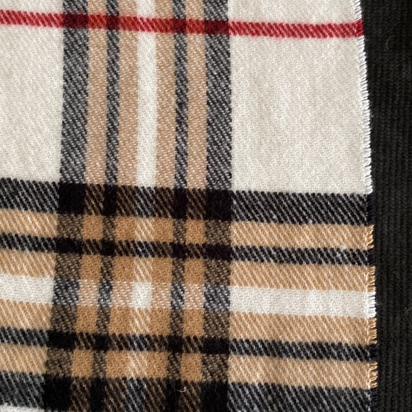 Tartan plaid viscose cashmere scarf designed in Italy fringe - Picture 3 of 7